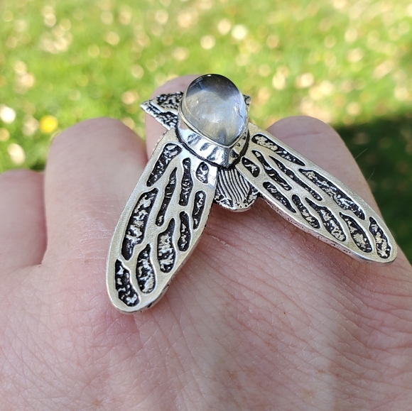 New Rose Quartz Flying Insect Silver Ring. - Picture 5 of 15